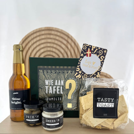 Sinterklaas •Cadeaupakket Unisex• Wie aan Tafel Familie Borrelpakket