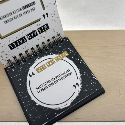 Nieuwjaar •Cadeaupakket Unisex• Wie aan Tafel Feestdagen Borrelpakket