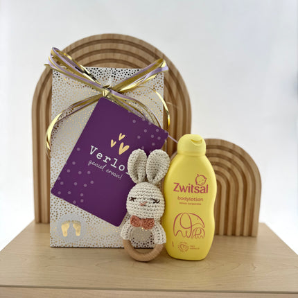 Baby Verlof •Cadeaupakket Meisje• Zwitsal Rammelaar Konijn