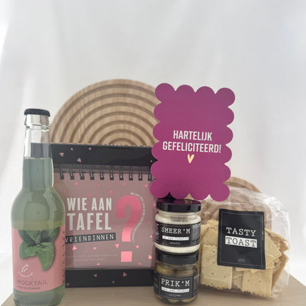 Verjaardag •Cadeaupakket Dames• Wie aan Tafel Vriendinnen Borrelpakket
