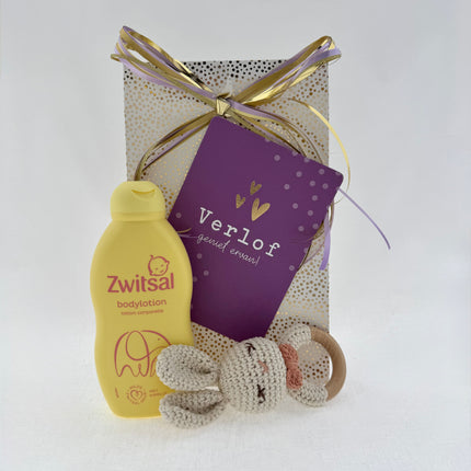 Baby Verlof •Cadeaupakket Meisje• Zwitsal Rammelaar Konijn