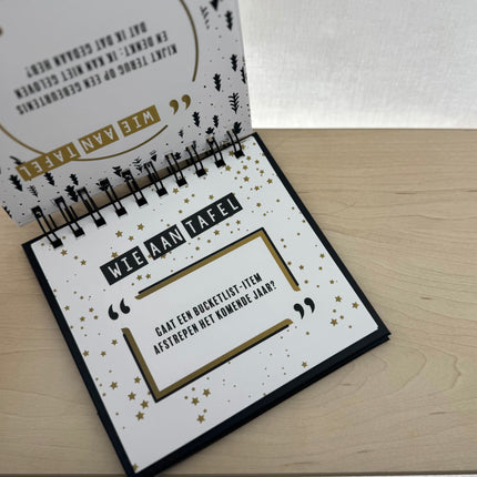 Sinterklaas• Cadeaupakket Unisex• Wie aan Tafel Feestdagen Borrelpakket