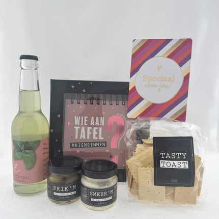 Kadootje •Cadeaupakket Dames• Wie aan Tafel Vriendinnen Borrelpakket